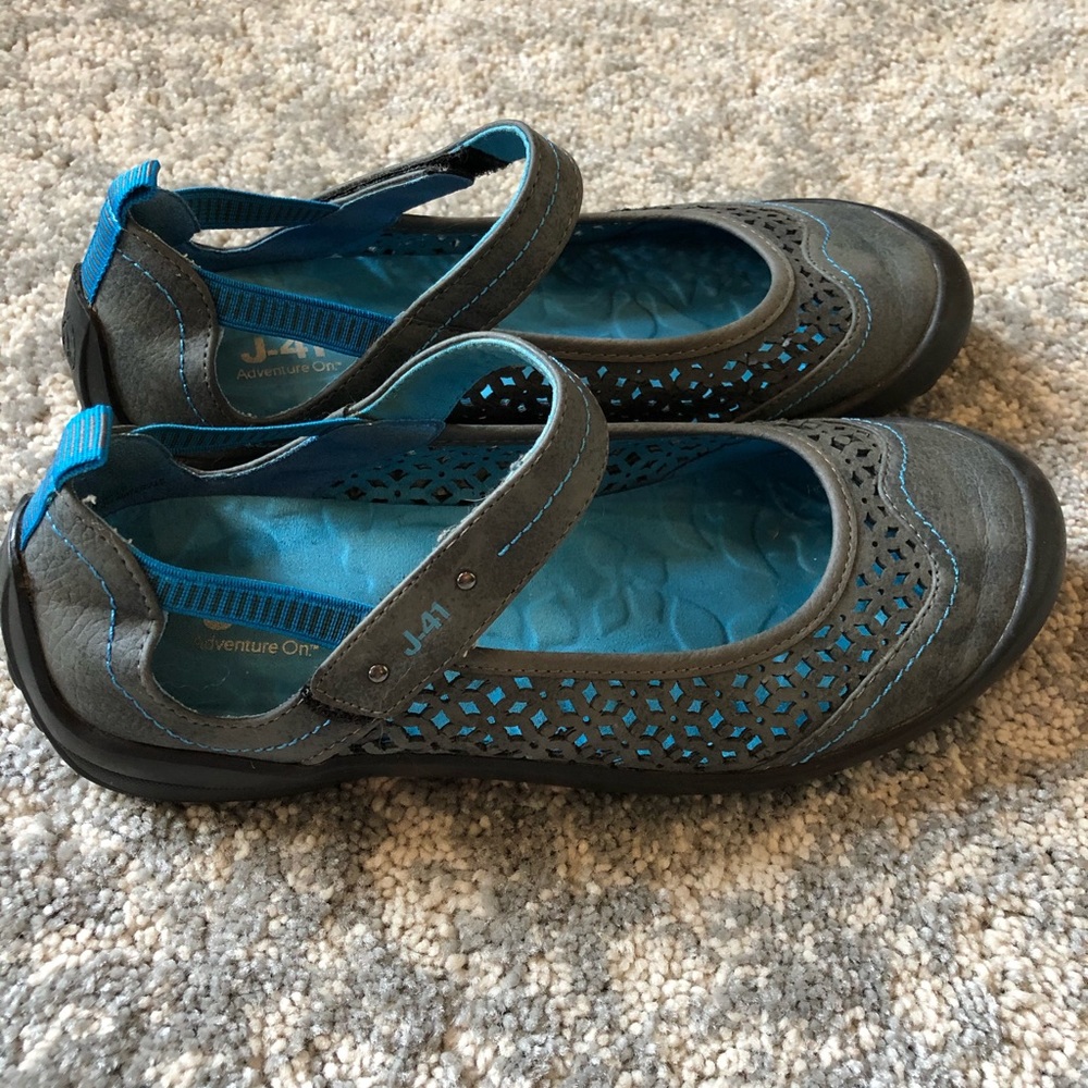 GUC J-41 sandals